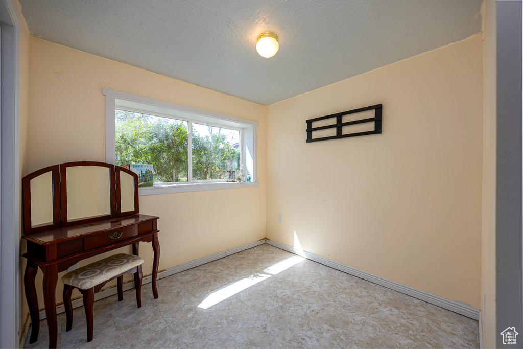 1878 S 3300 W Syracuse, UT 84075