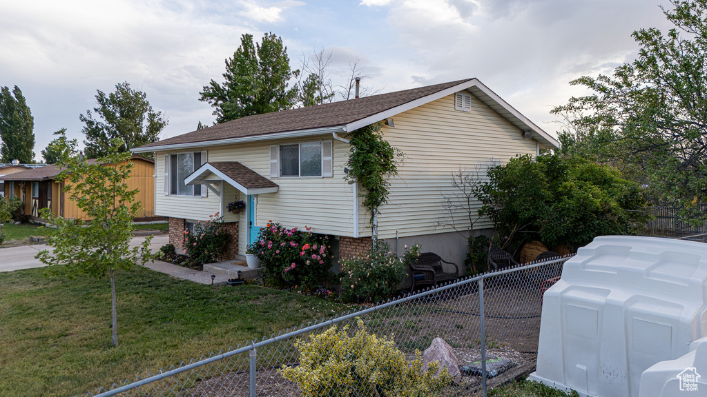 1878 S 3300 W Syracuse, UT 84075