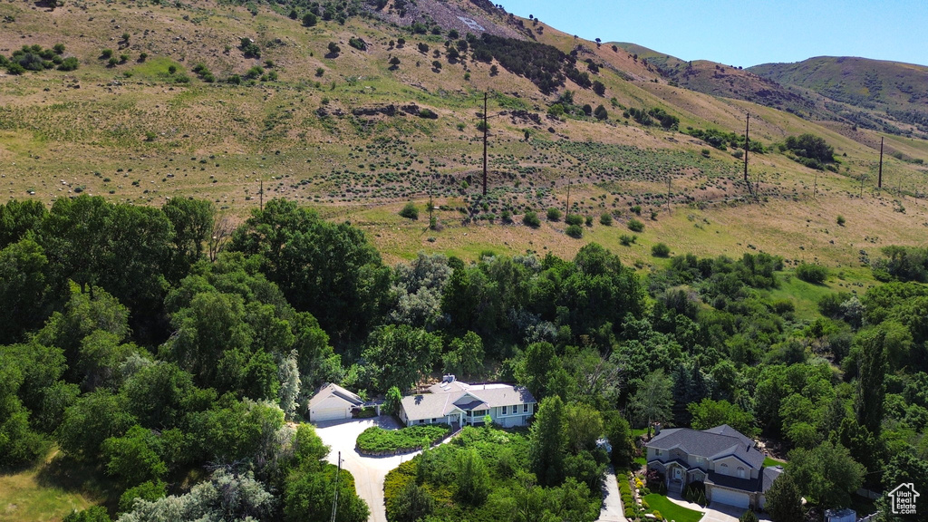 Aerial overview of property\'s location featuring a mountainous background