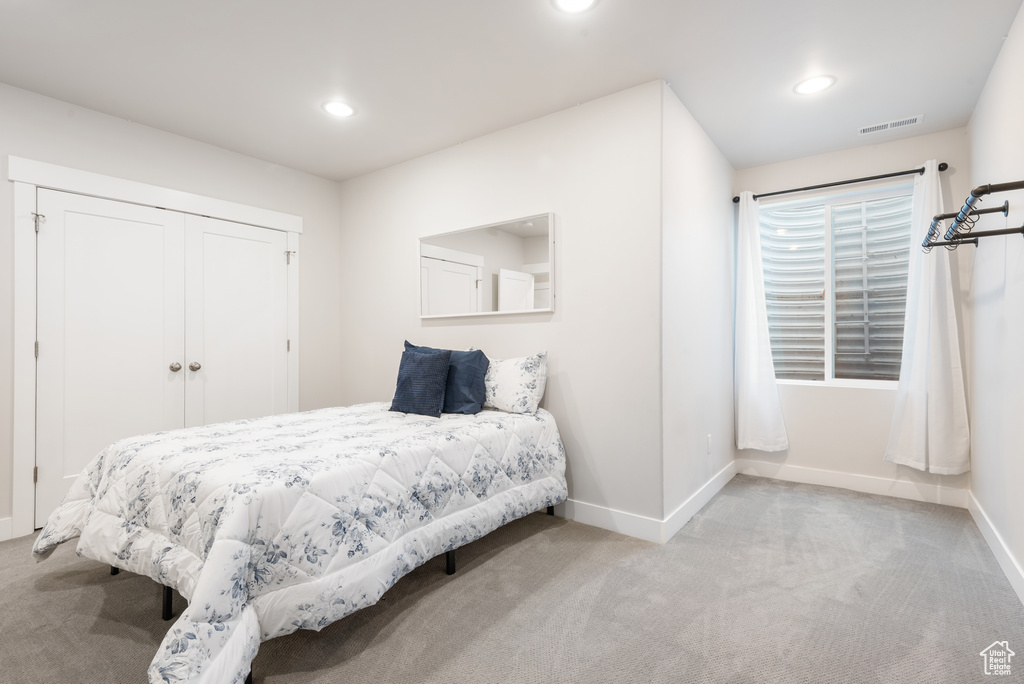 Bedroom with carpet floors, baseboards, recessed lighting, and a closet