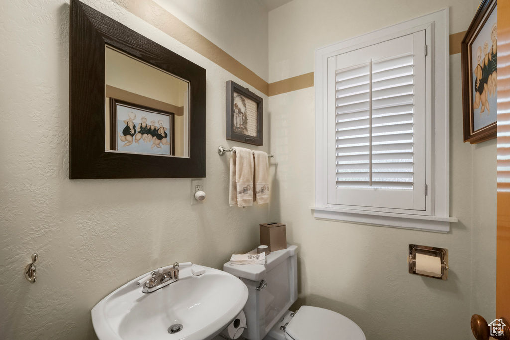 Bathroom with a sink and toilet