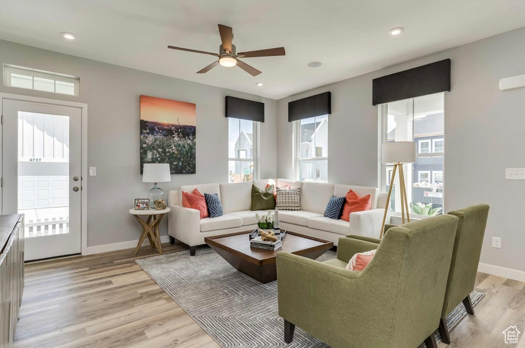 Living area featuring a ceiling fan, light wood-type flooring, baseboards, and recessed lighting