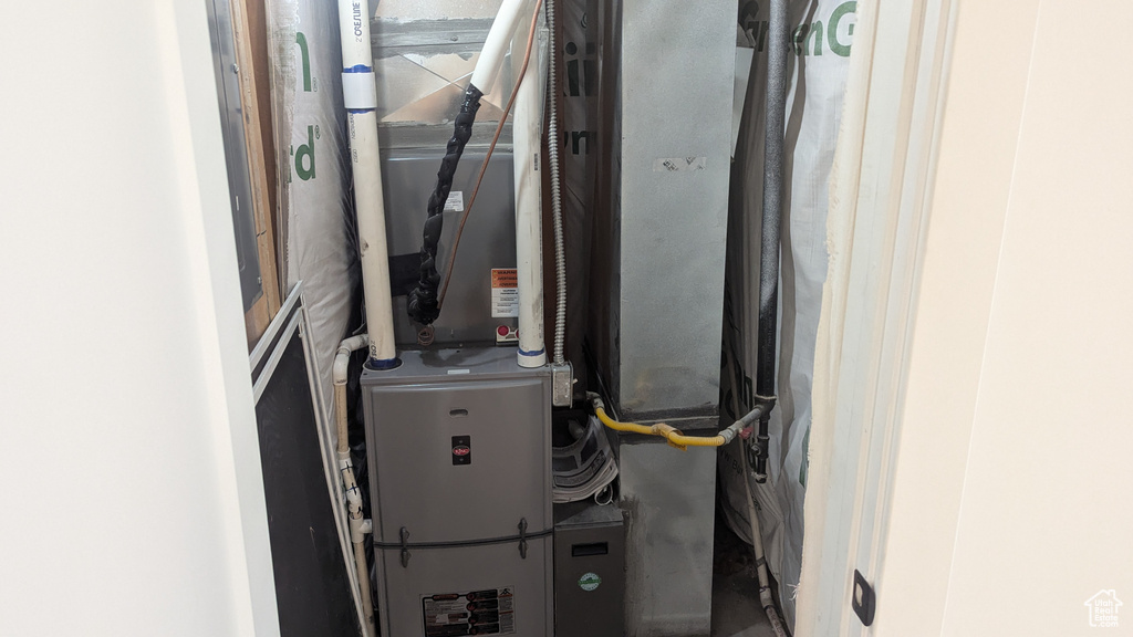 Utility room with heating unit