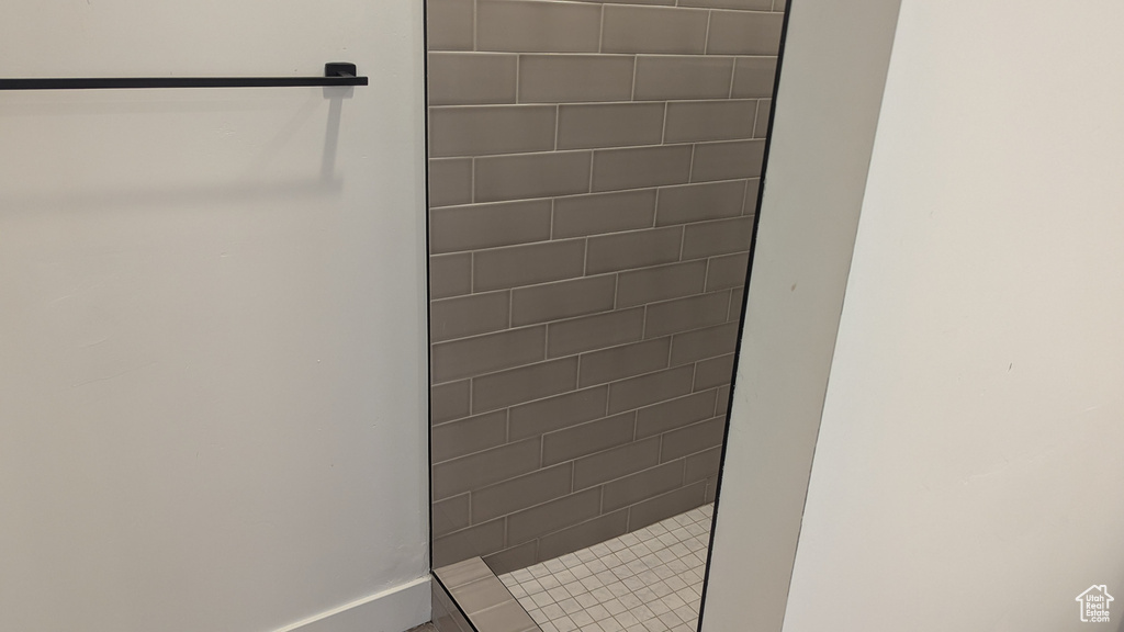 Full bath featuring tiled shower