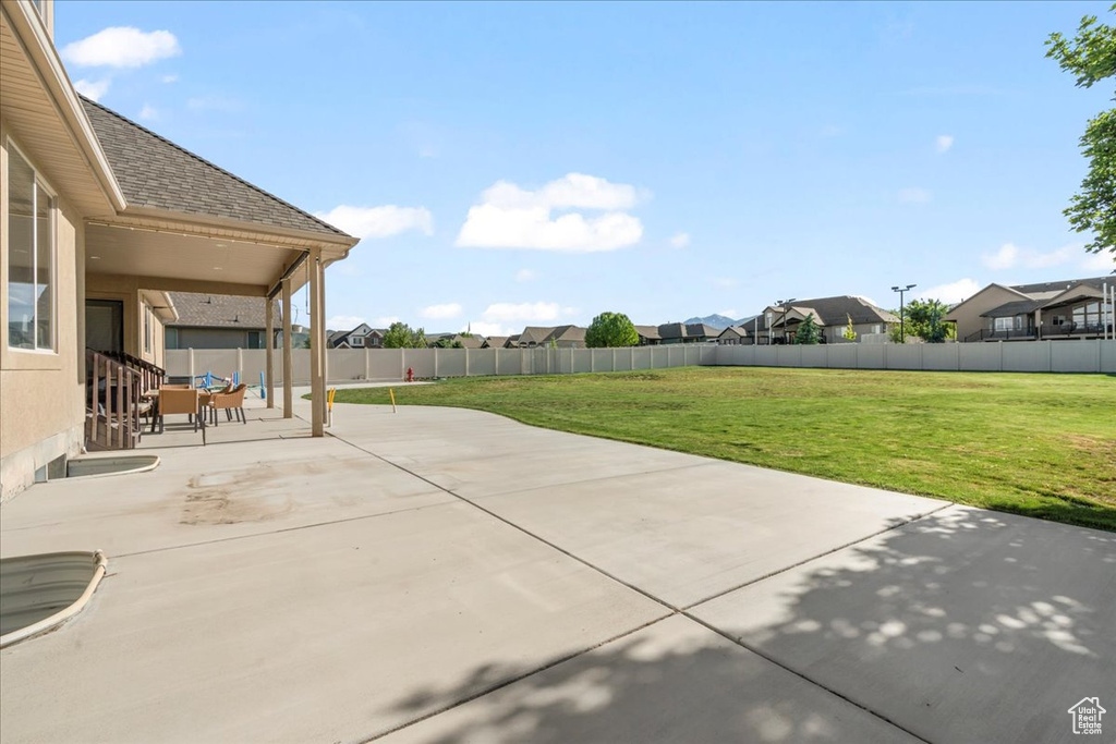 View of patio / terrace with a residential view