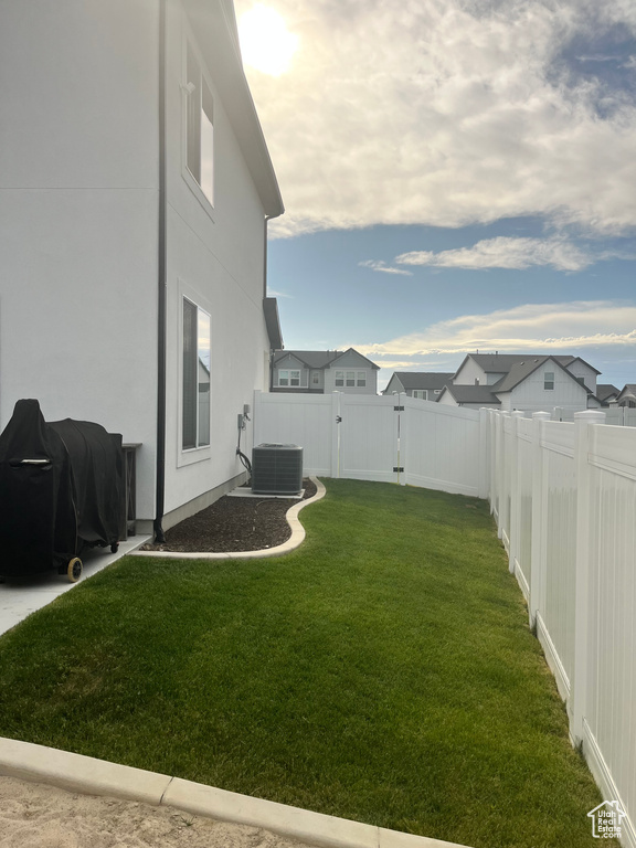 View of yard featuring cooling unit