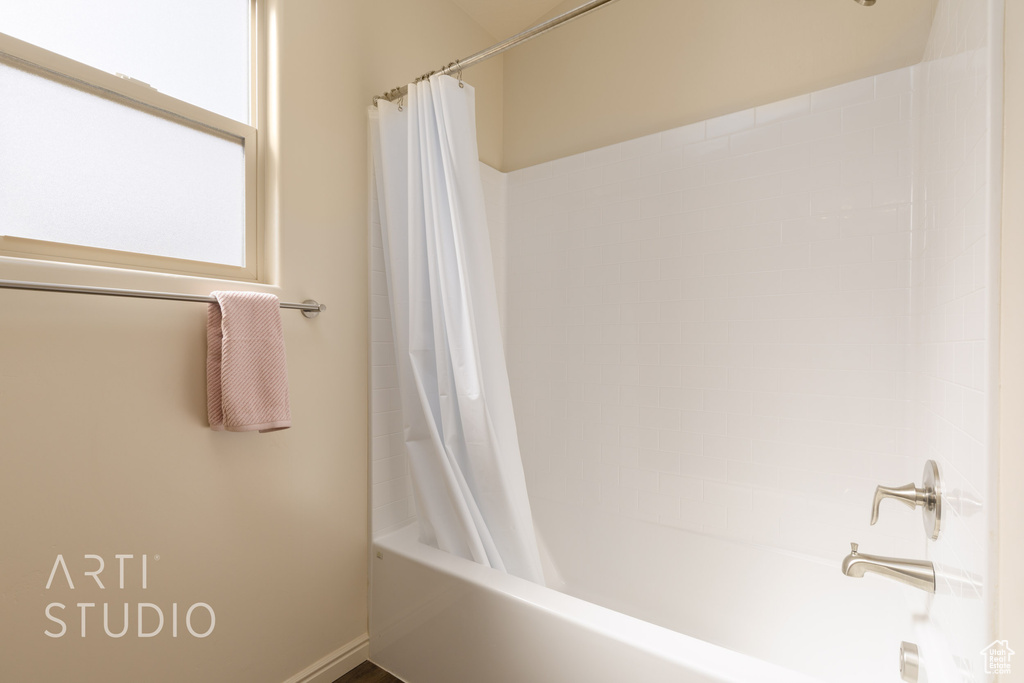 Full bath with shower / bath combo
