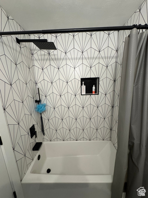 Bathroom with shower / bath combo with shower curtain