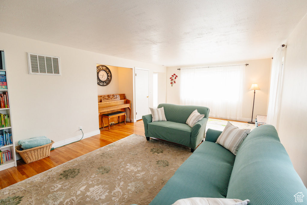 Photo 11 for MLS #2089003 at 374 W Melba Dr