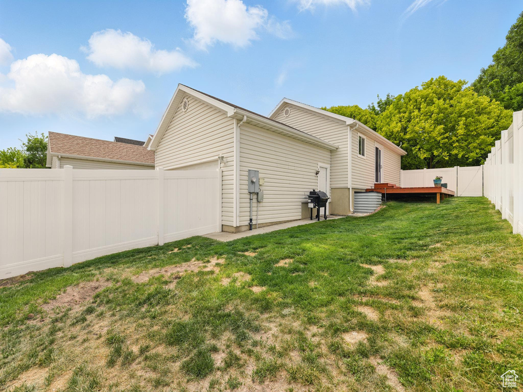 View of yard featuring a garage