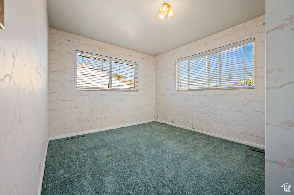 Empty room with carpet