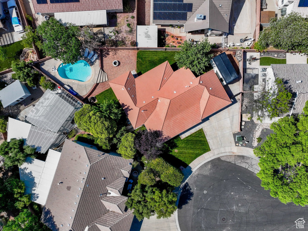Bird's eye view of a pool area