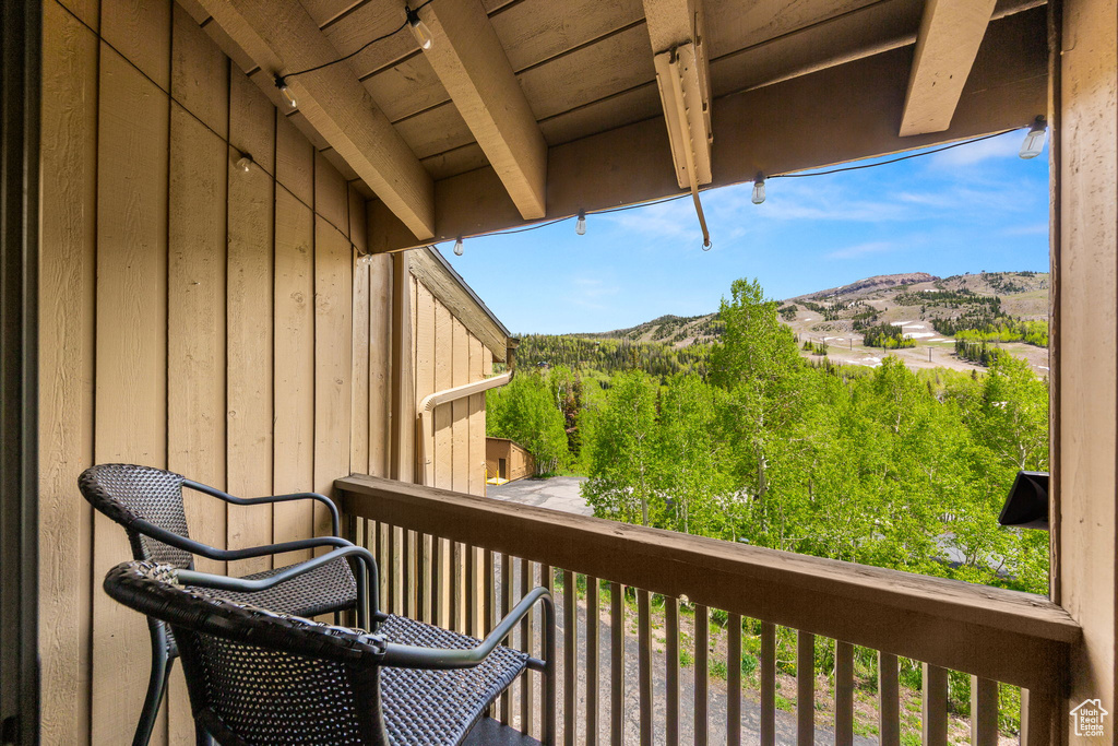 Balcony featuring a mountain view