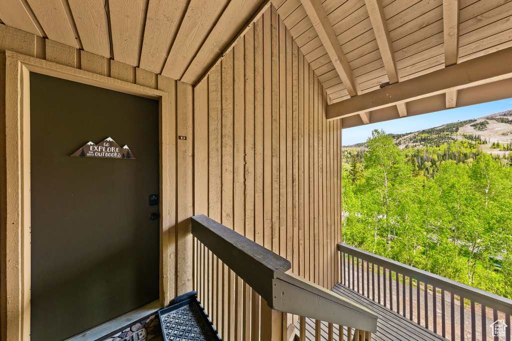 Property entrance with a balcony