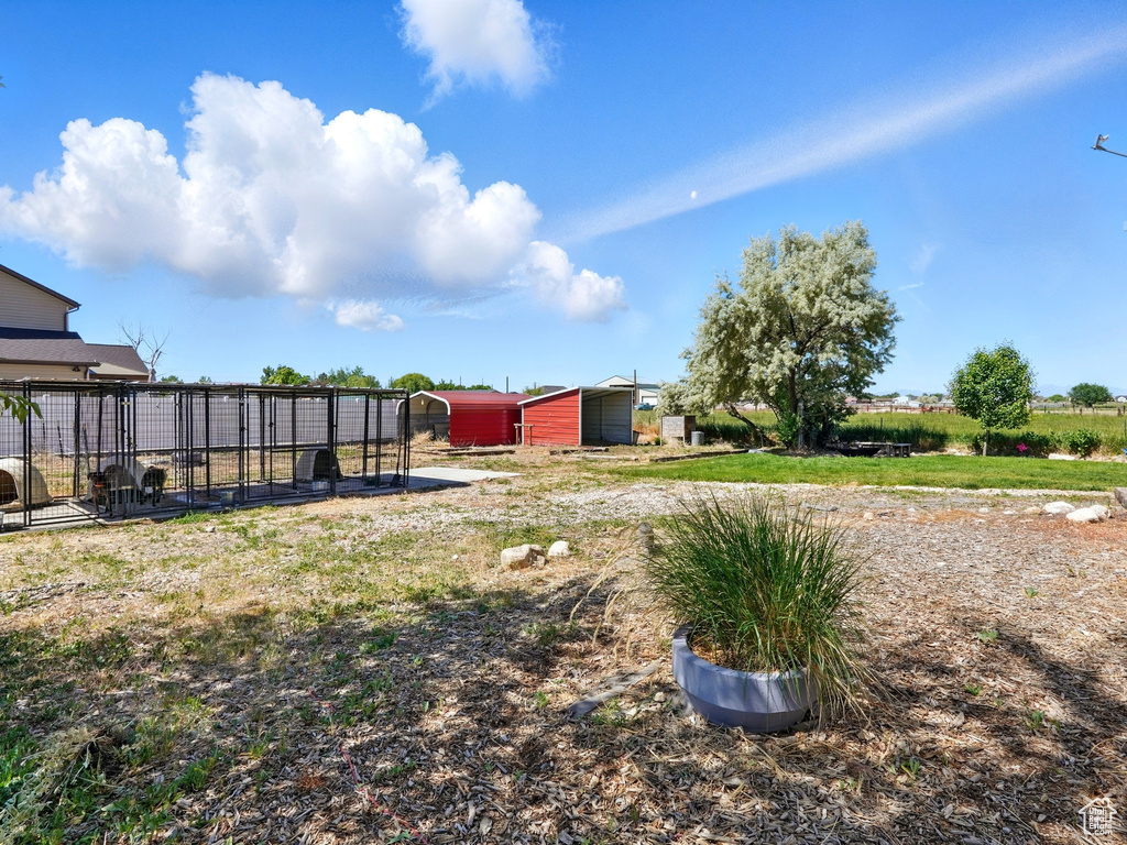 View of yard featuring an outdoor structure