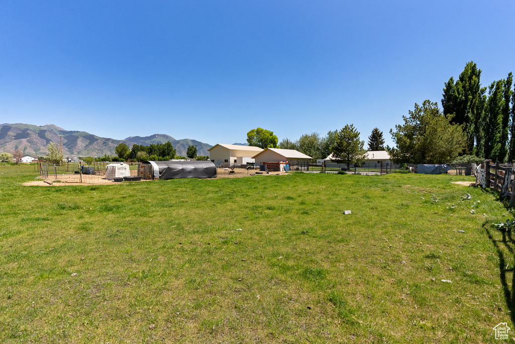 View of yard featuring a mountain view
