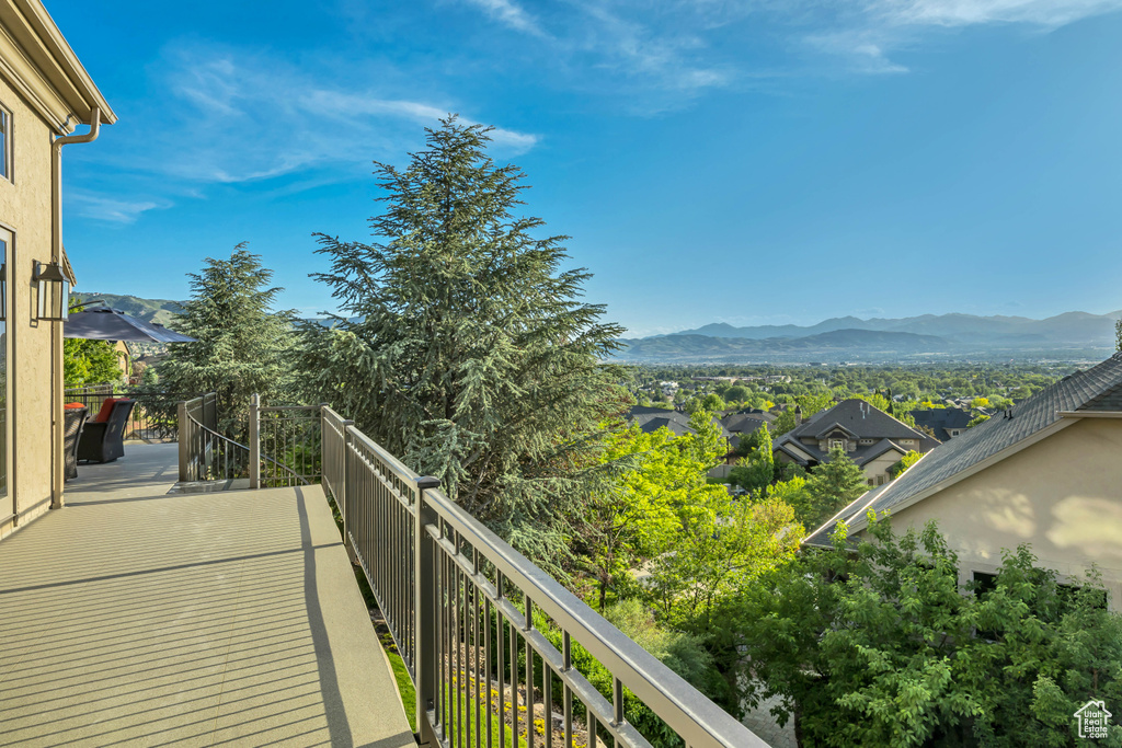 Balcony featuring a mountain view