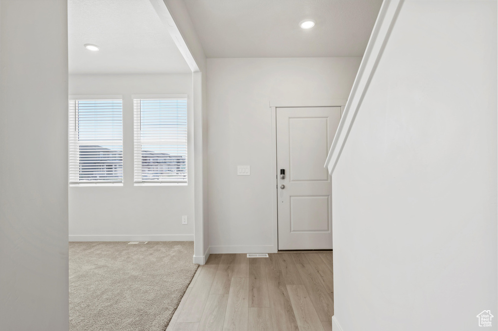 Foyer featuring light wood-style floors and recessed lighting