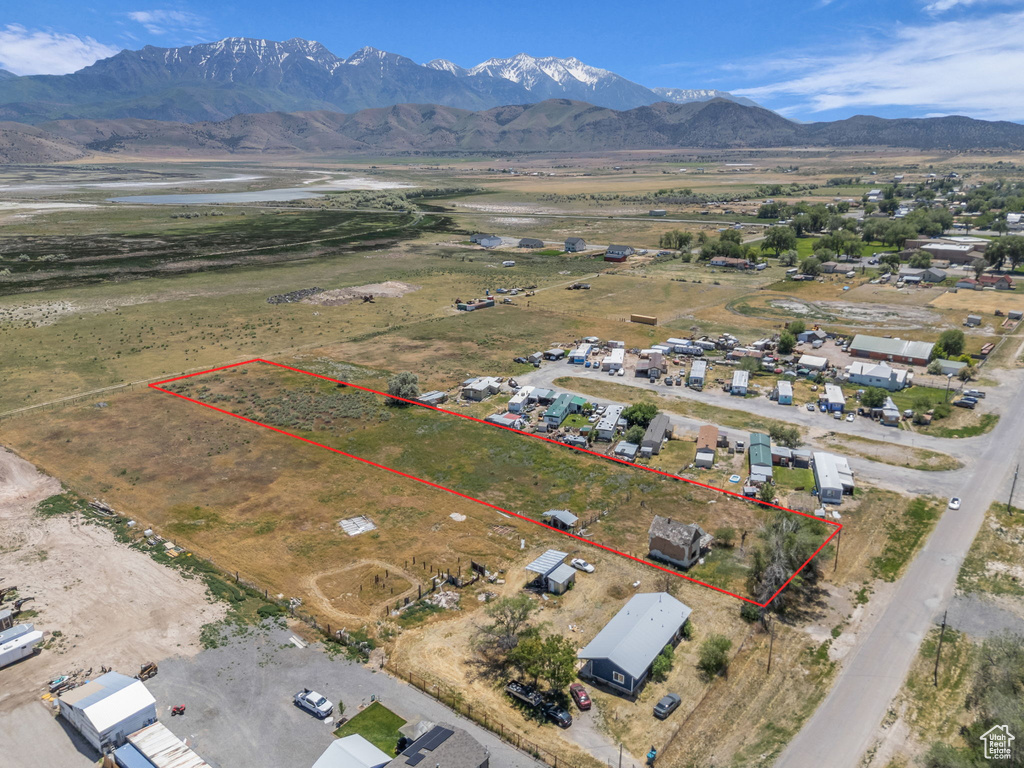Aerial view of property\'s location featuring mountains and property parcel outlined