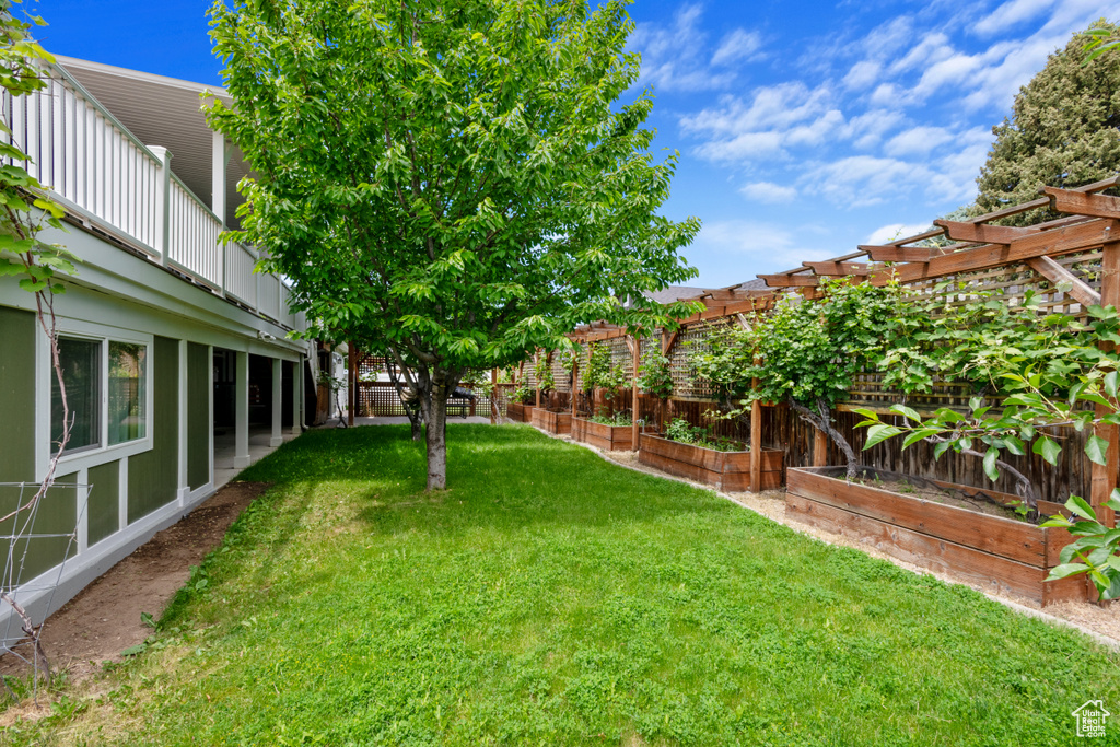 View of yard with a garden