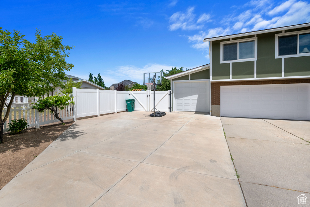 View of patio / terrace with a gate and concrete driveway