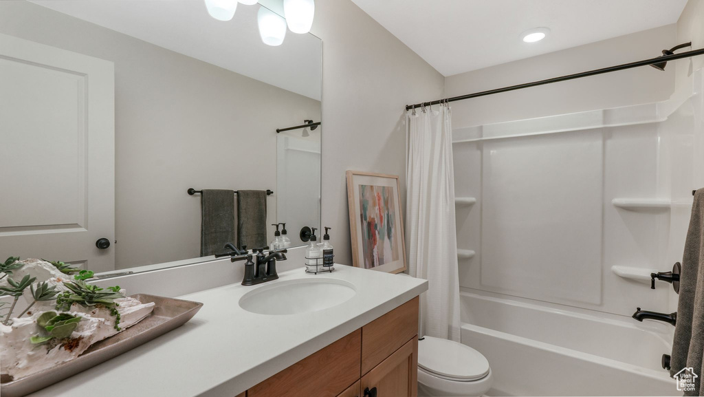 Bathroom with vanity and shower / bathtub combination with curtain