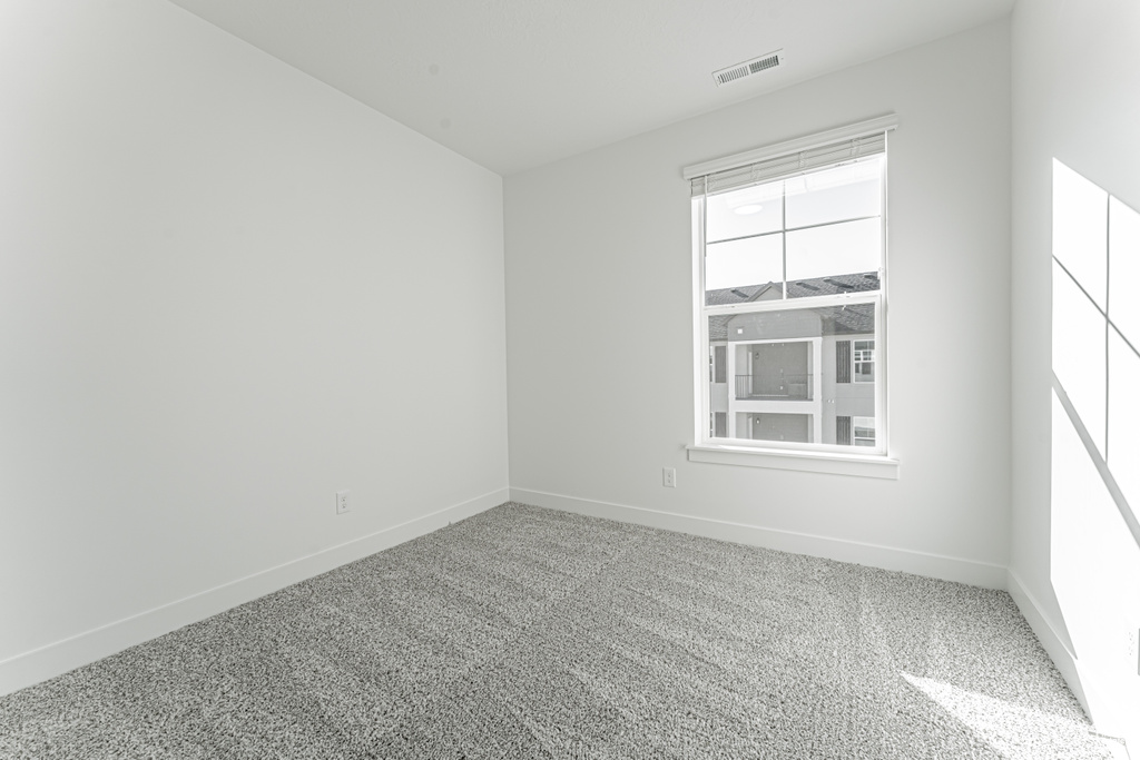Photo 7 for MLS #2089089 at 4688 S 710 West #J304