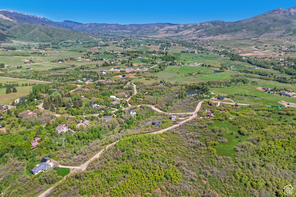 Aerial overview of property\\\\\\\\\\\\\\\\\\\\\\\\\\\\\\\\\\\\\\\\\\\\\\\\\\\\\\\\\\\\\\\'s location with a mountain backdrop