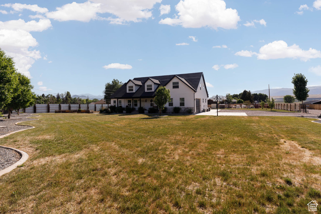 View of yard featuring a mountain view