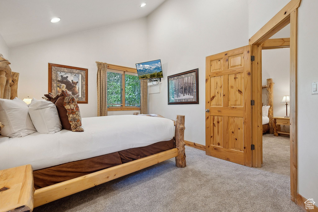 Bedroom with carpet flooring, high vaulted ceiling, recessed lighting, and baseboards