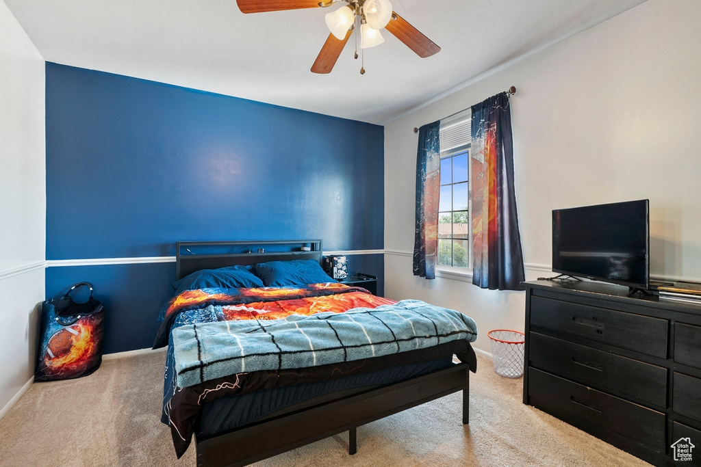 Bedroom with carpet, a ceiling fan, and baseboards