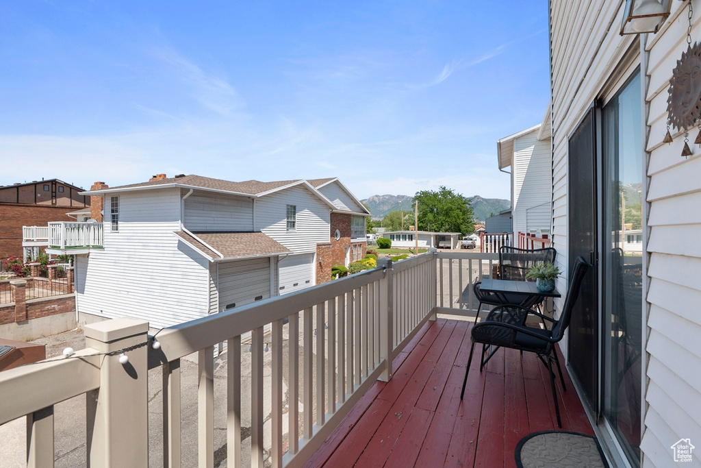 Balcony featuring a mountain view