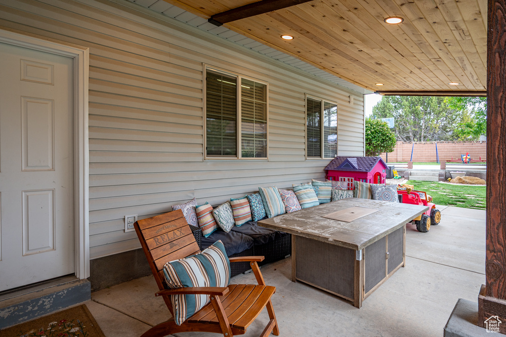 View of patio / terrace with outdoor lounge area