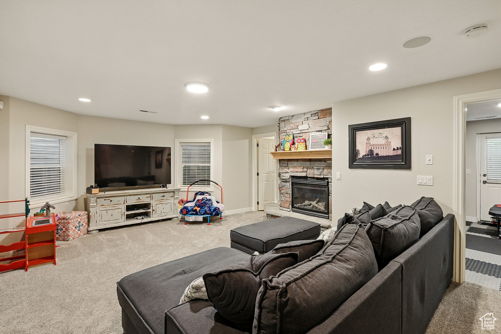 Living room with carpet, a fireplace, recessed lighting, and baseboards