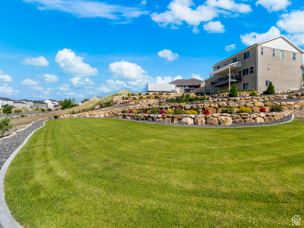 Surrounding community with a yard