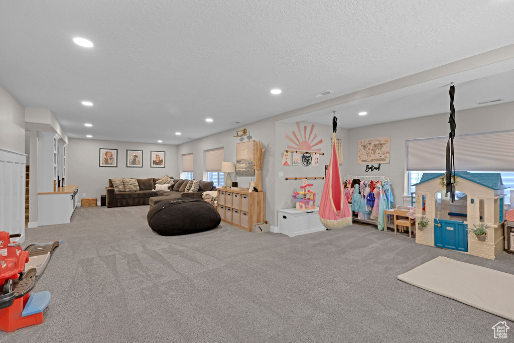 Recreation room with carpet, recessed lighting, and baseboards