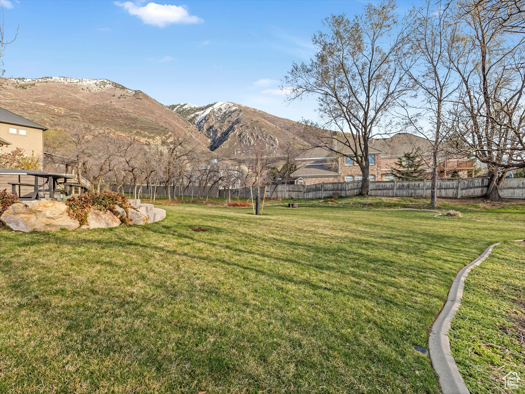 View of yard featuring a mountain view