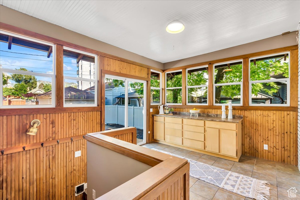 View of sunroom / solarium