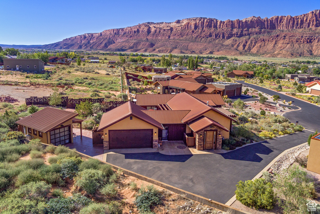 Aerial view with a mountain view