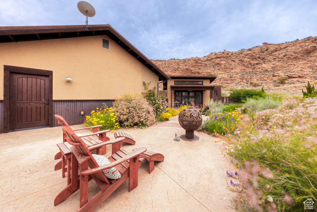 View of patio / terrace featuring a mountain view
