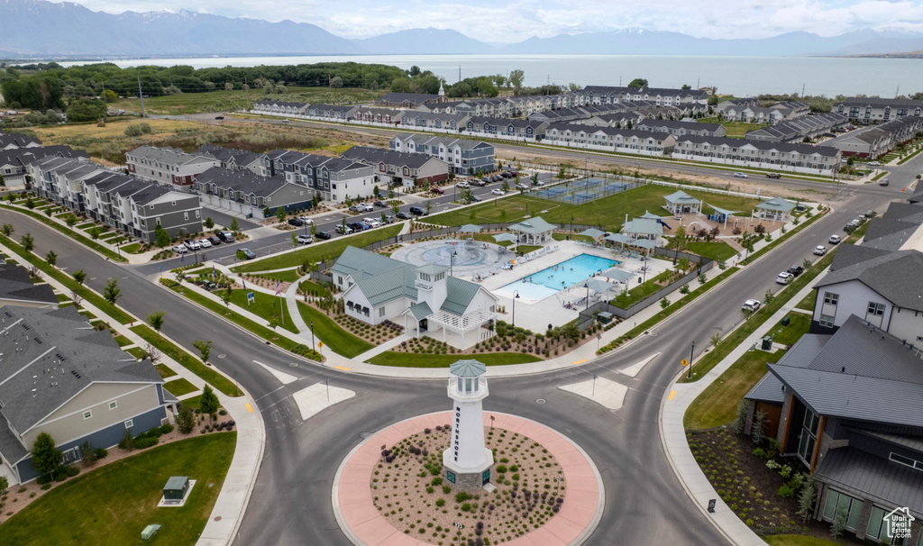 Bird's eye view of a pool and a mountain backdrop
