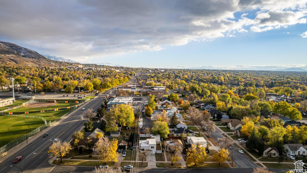 Aerial view of property\\\'s location with nearby suburban area and mountains