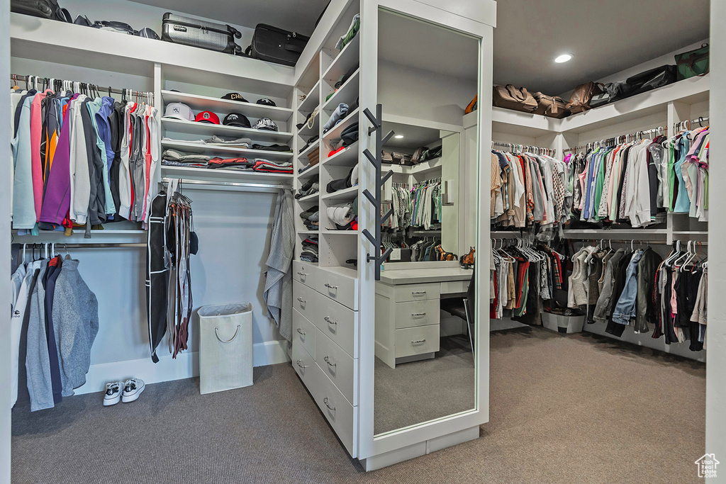 Spacious closet with carpet flooring