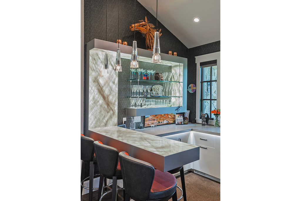 Indoor wet bar featuring vaulted ceiling and recessed lighting