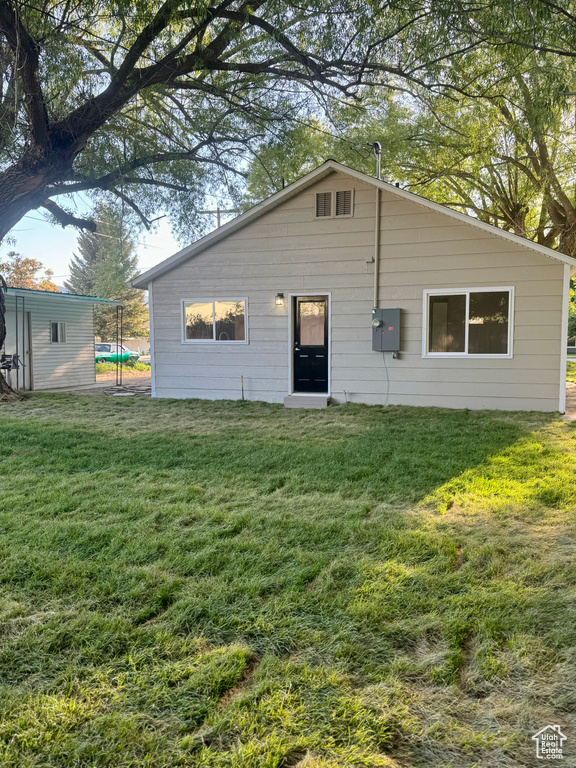 Back of house featuring a yard