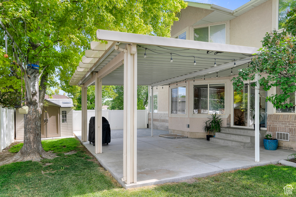 View of patio with entry steps and grilling area
