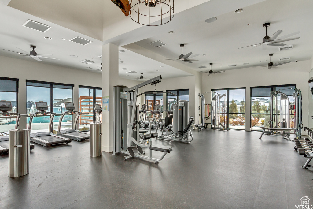 Workout area featuring a ceiling fan, healthy amount of natural light, and recessed lighting