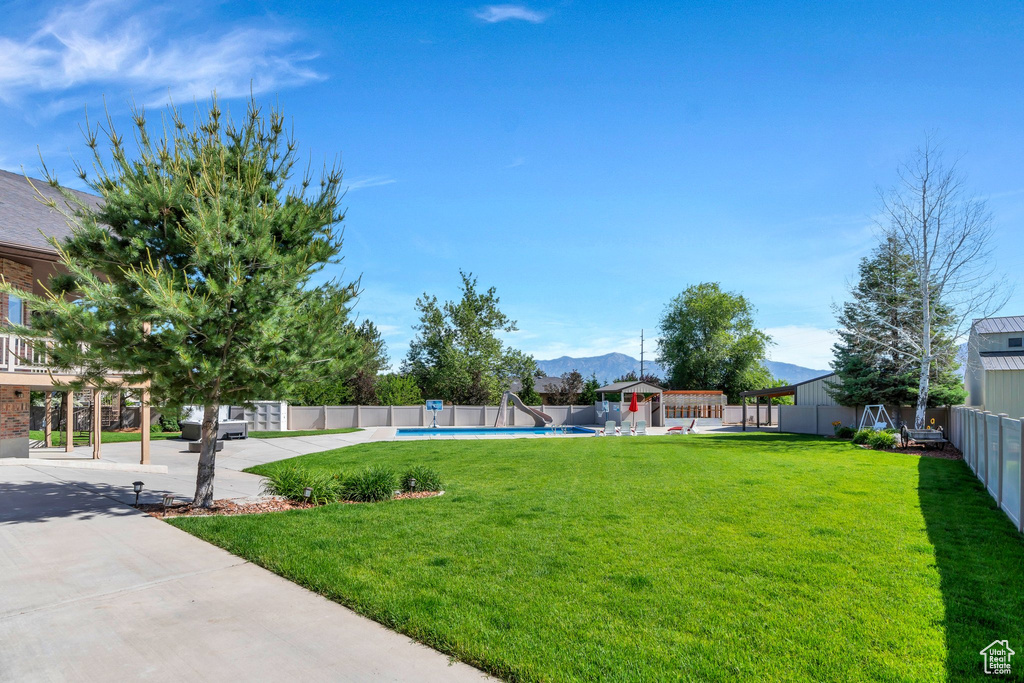 View of yard featuring a mountain view