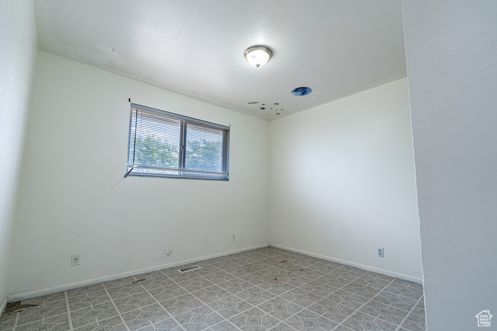 Empty room featuring baseboards