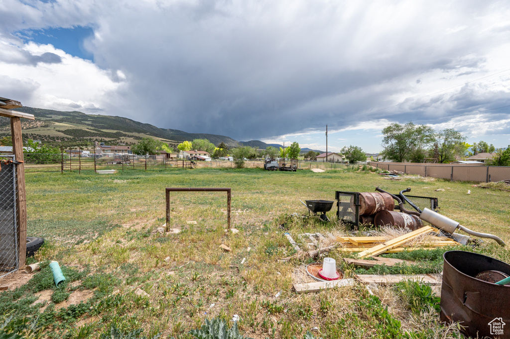 View of yard featuring a mountain view